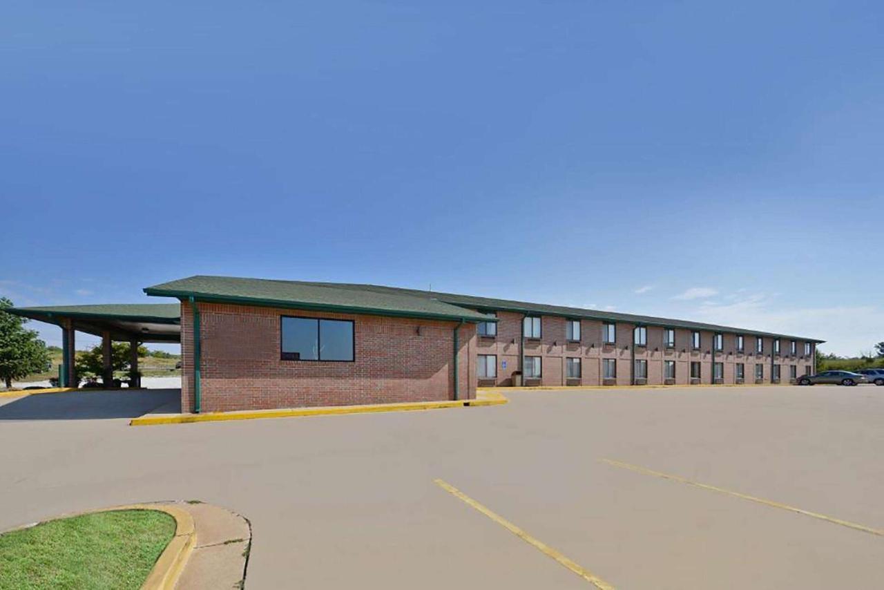 Days Inn By Wyndham Ozark Springfield Kültér fotó